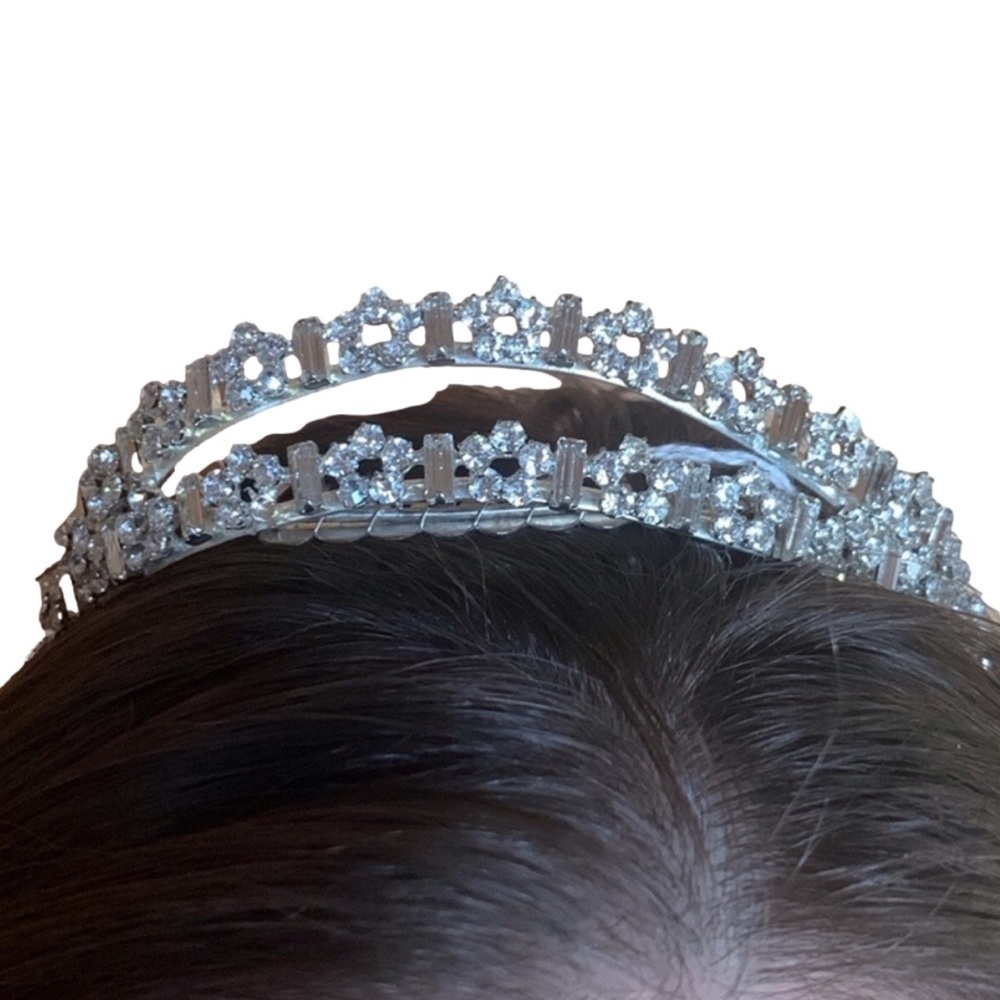 Rhinestone tiara with flower shapes and attached comb New without tag